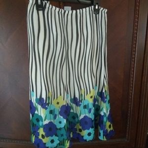 Beautiful artsy patterned skirt.